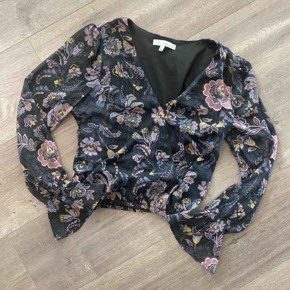 Buckle Tops - 🚫Sold🚫 June & Hudson Floral Surplice Crop Top